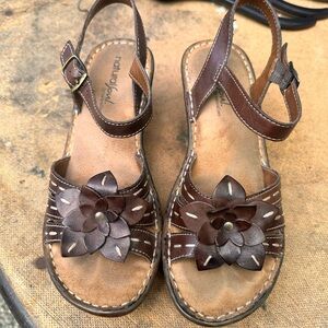 Natural Soul Brown Sandals